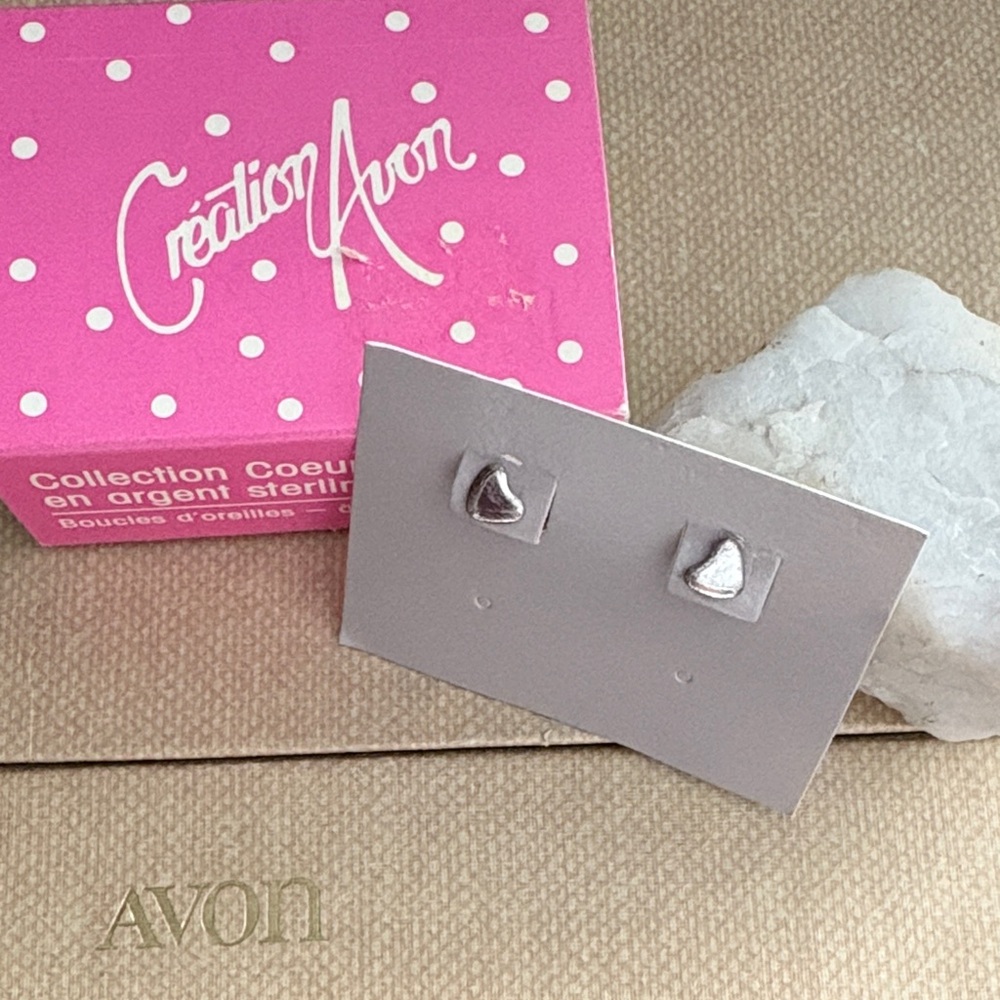 Romantic 90s Vintage Avon Sterling Silver Heart Studs Minimalist NIB 271
